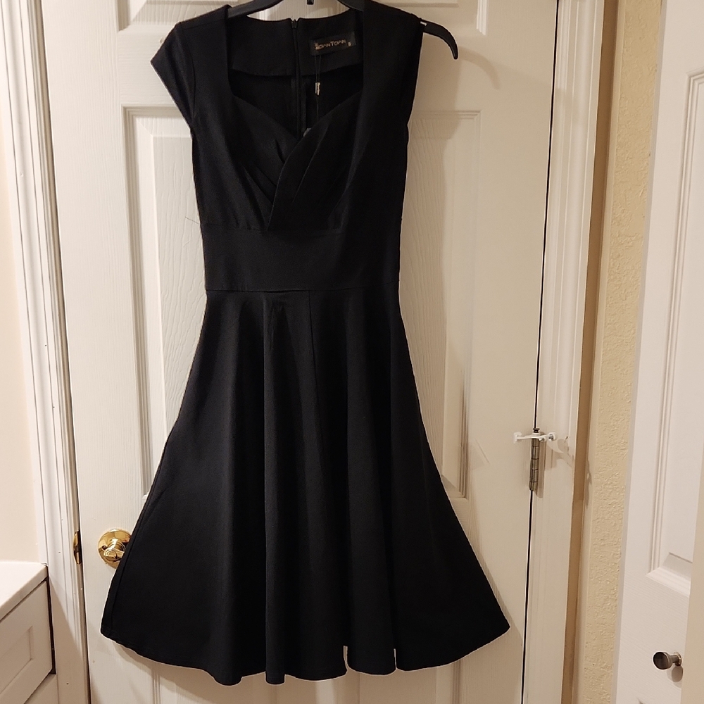 Gowntown Tailored Elegant Stylish  Fit & Flare Chic Black Midi Dress Size Small